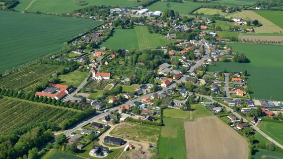 Luftfoto af Vejstrup / dansk landsby 